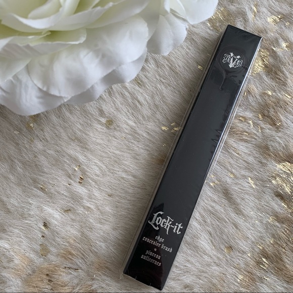 Kat Von D Other - Kat Von D Lock-It Edge Concealer Brush #40